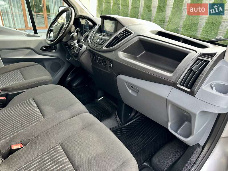 Вантажний фургон Ford Transit 2019 в Дубні