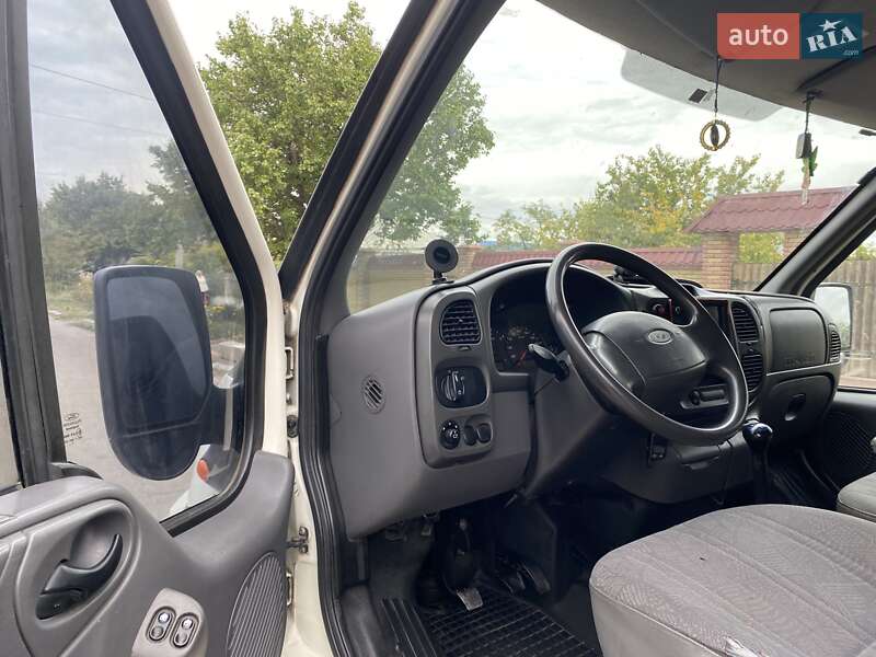 Грузопассажирский фургон Ford Transit 2003 в Николаеве