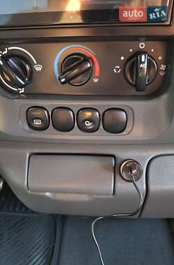 Вантажопасажирський фургон Ford Transit 2003 в 