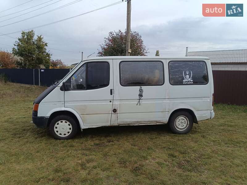 Вантажопасажирський фургон Ford Transit 1986 в Ромнах