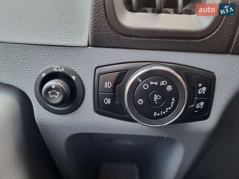 Грузовой фургон Ford Transit 2017 в Виннице