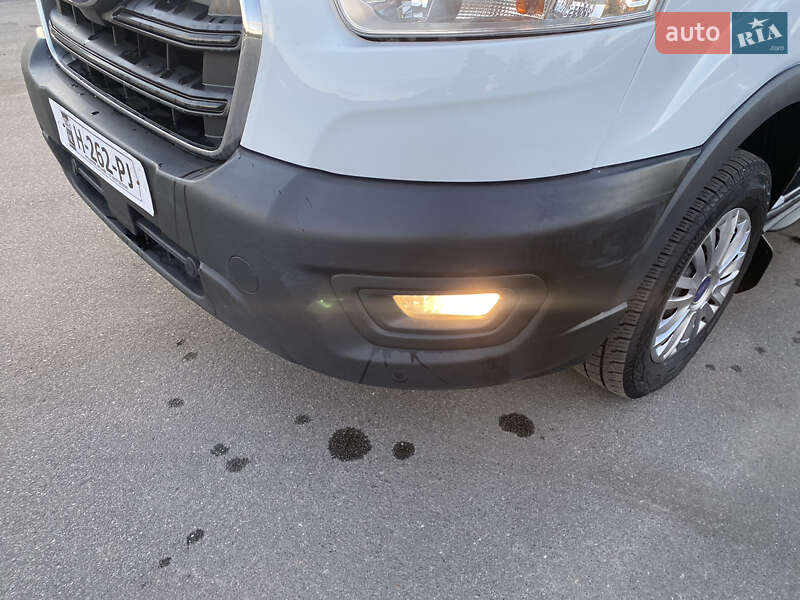 Вантажний фургон Ford Transit 2020 в Ірпені