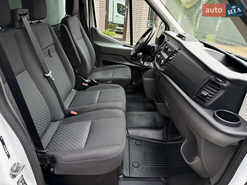 Вантажний фургон Ford Transit 2021 в Радивиліві