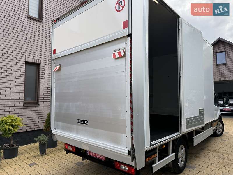Вантажний фургон Ford Transit 2021 в Радивиліві