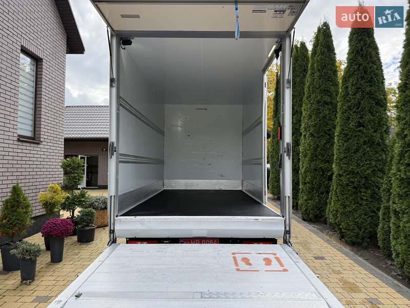 Вантажний фургон Ford Transit 2021 в Радивиліві