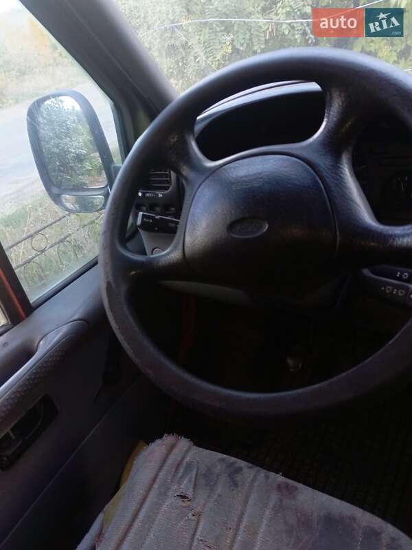 Вантажний фургон Ford Transit 1994 в Чугуєві
