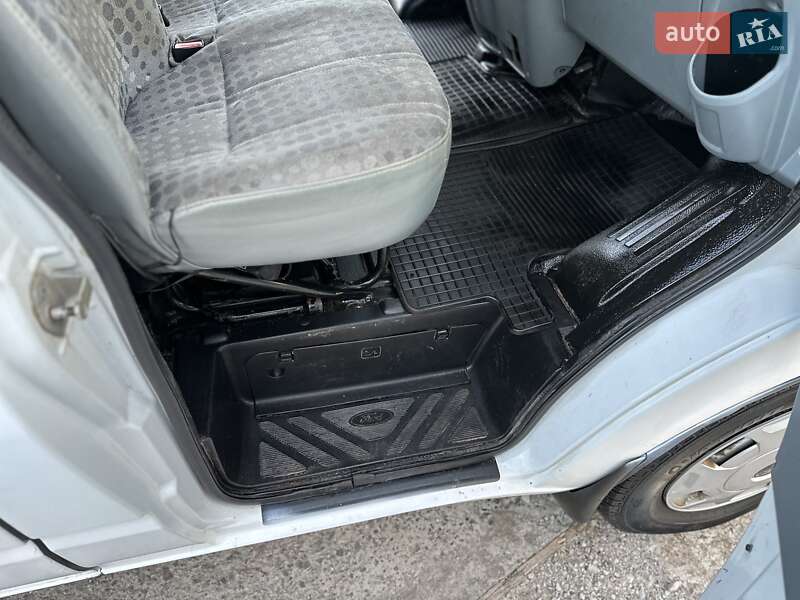 Вантажний фургон Ford Transit 2006 в Калуші