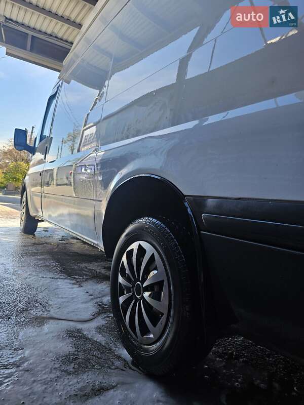 Грузовой фургон Ford Transit 2004 в Новоднестровске