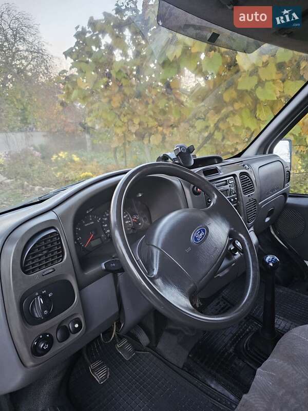Грузовой фургон Ford Transit 2004 в Новоднестровске