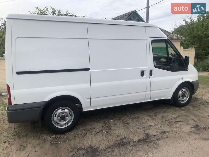 Вантажний фургон Ford Transit 2011 в Чугуєві