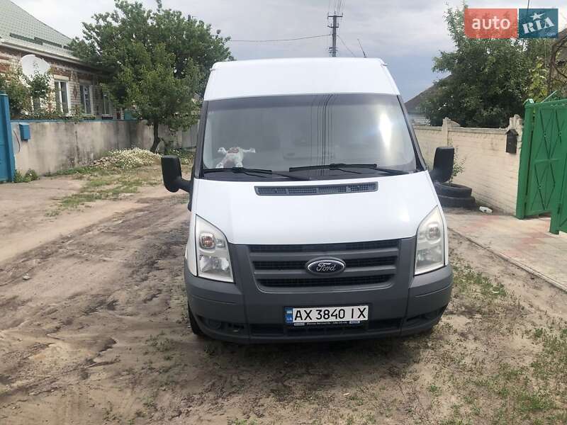 Вантажний фургон Ford Transit 2011 в Чугуєві