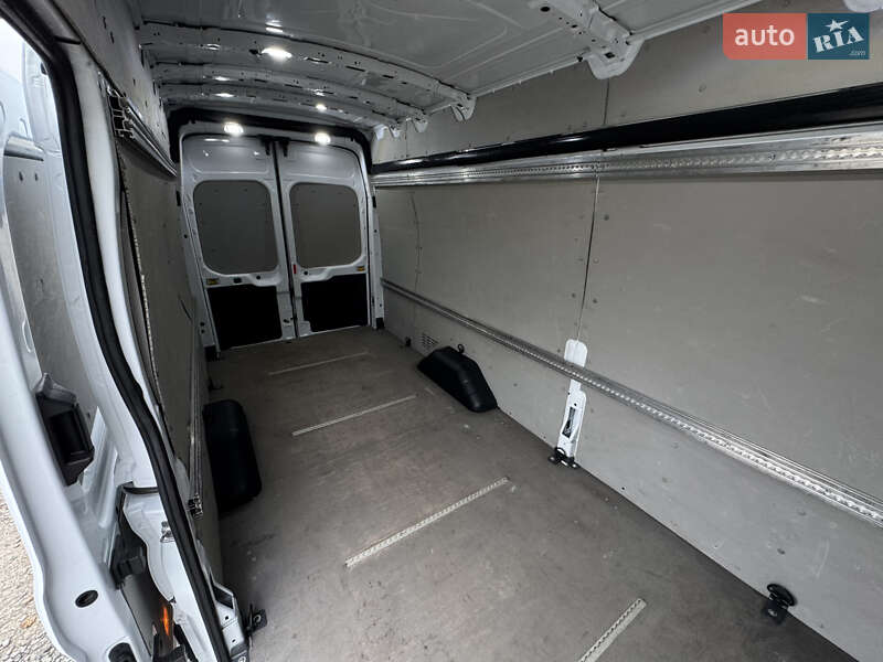 Грузовой фургон Ford Transit 2019 в Умани
