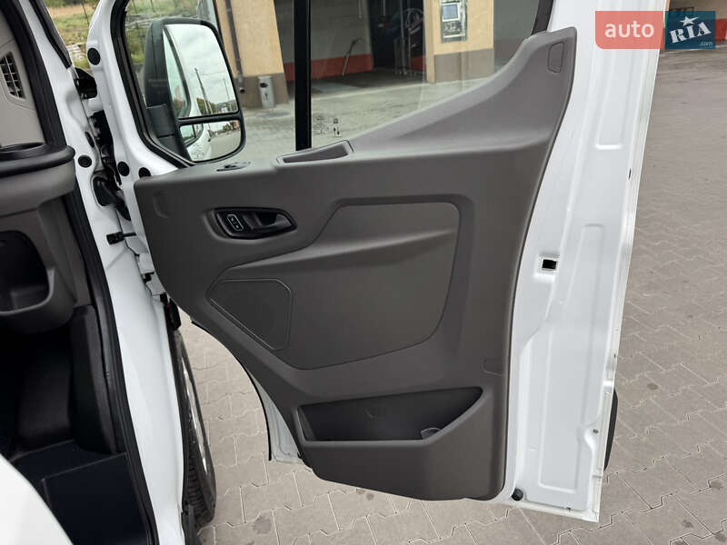 Вантажний фургон Ford Transit 2021 в Ірпені