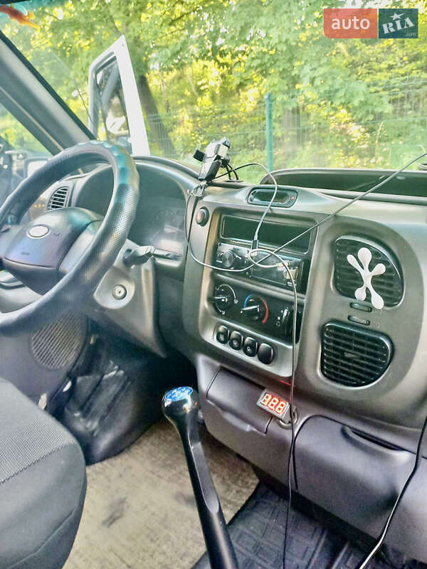 Эвакуатор Ford Transit 2000 в Одессе