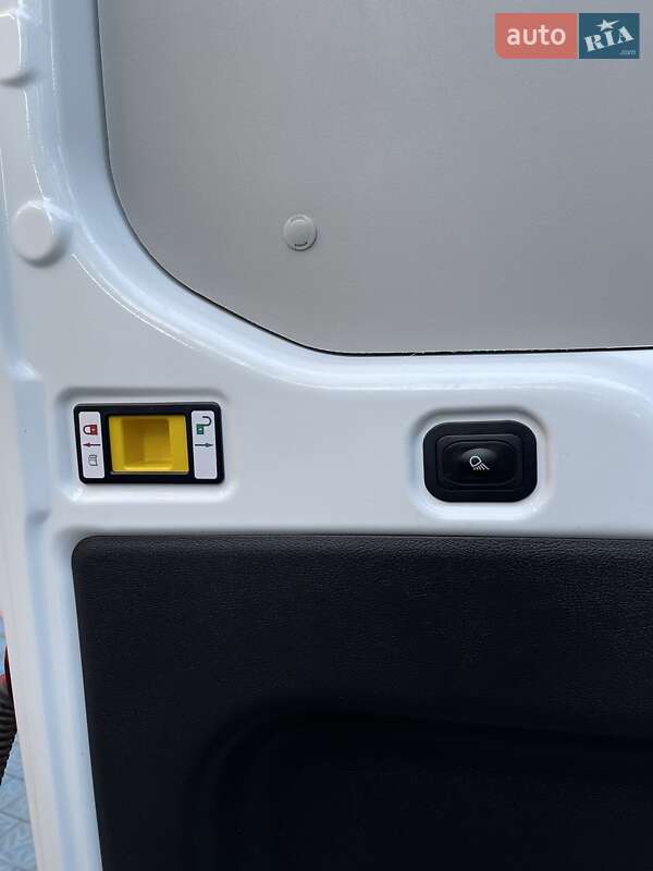 Вантажний фургон Ford Transit 2019 в Львові