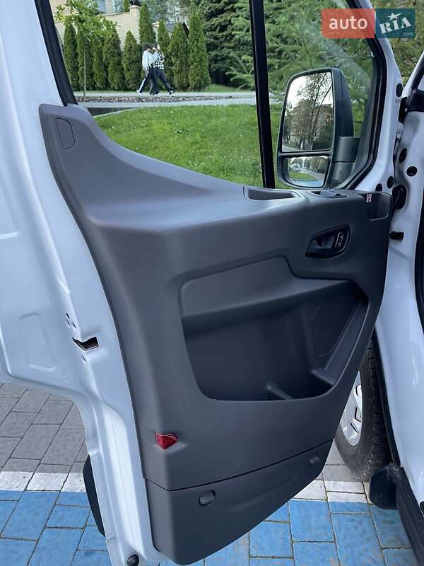 Вантажний фургон Ford Transit 2019 в Львові