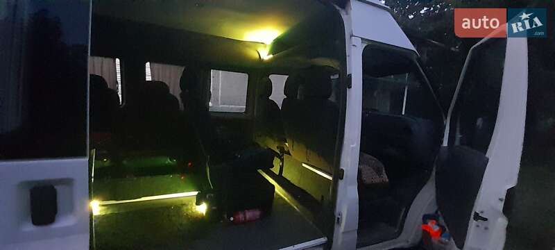 Будинок на колесах Ford Transit 2004 в Ужгороді