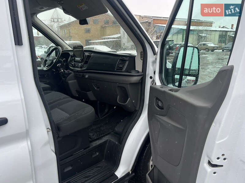 Вантажний фургон Ford Transit 2022 в Бродах