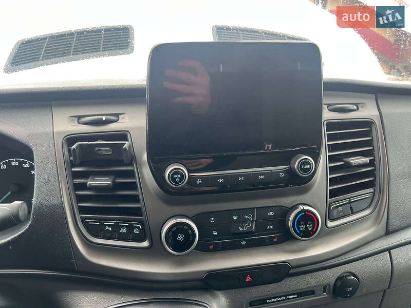 Вантажний фургон Ford Transit 2022 в Бродах