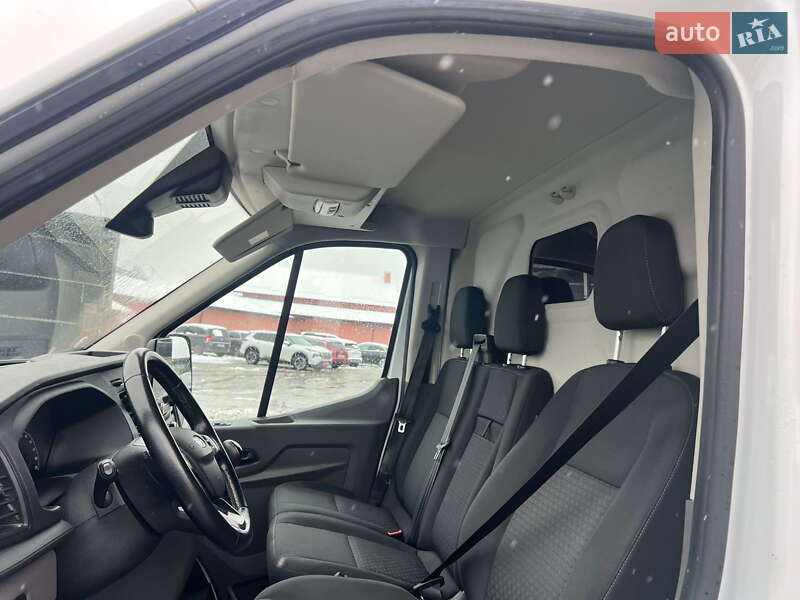 Вантажний фургон Ford Transit 2022 в Бродах