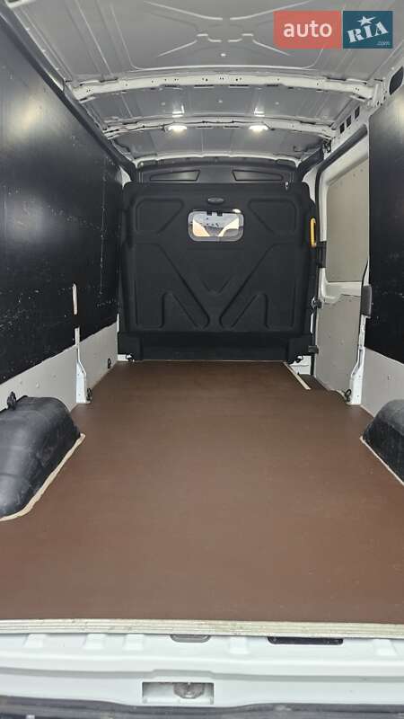 Вантажний фургон Ford Transit 2021 в Бережанах