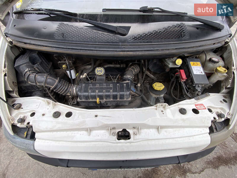 Грузовой фургон Ford Transit 2005 в Каневе фото 8 Грузовой фургон Ford Transit 2005 в Каневе