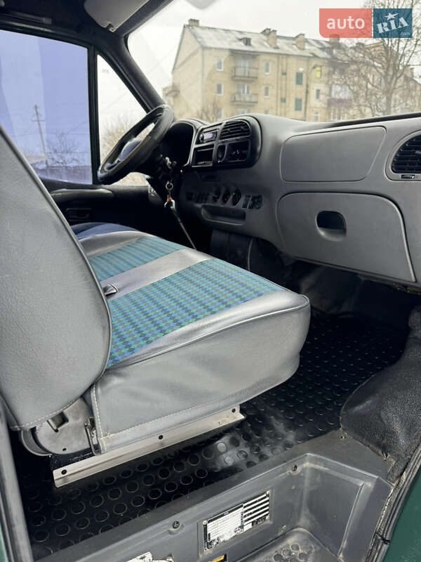 Вантажний фургон Ford Transit 1996 в Шепетівці