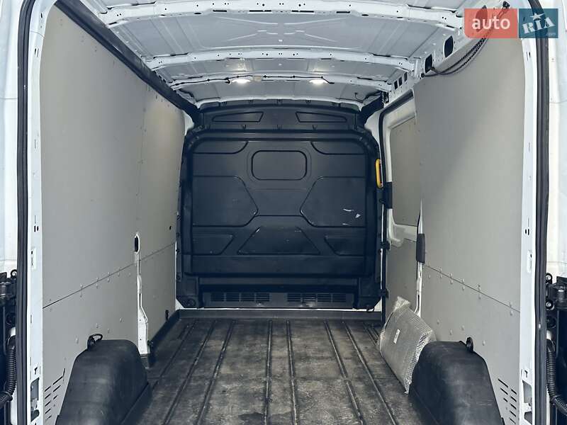 Грузовой фургон Ford Transit 2021 в Ирпене
