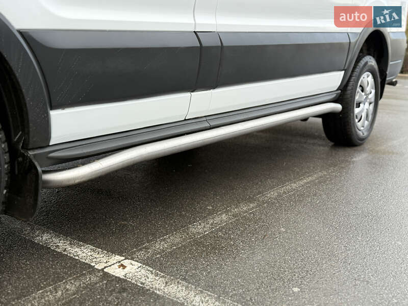 Вантажний фургон Ford Transit 2019 в Рівному