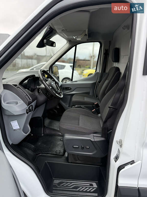 Вантажний фургон Ford Transit 2019 в Рівному