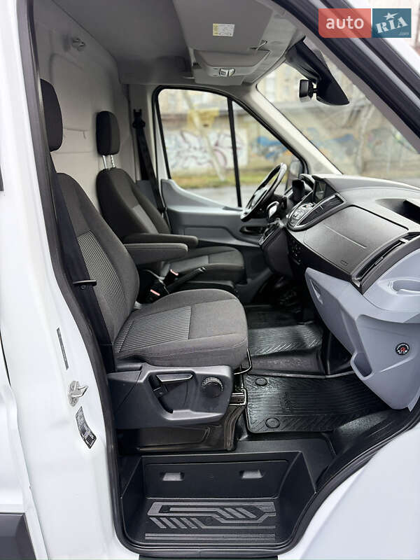 Вантажний фургон Ford Transit 2019 в Рівному