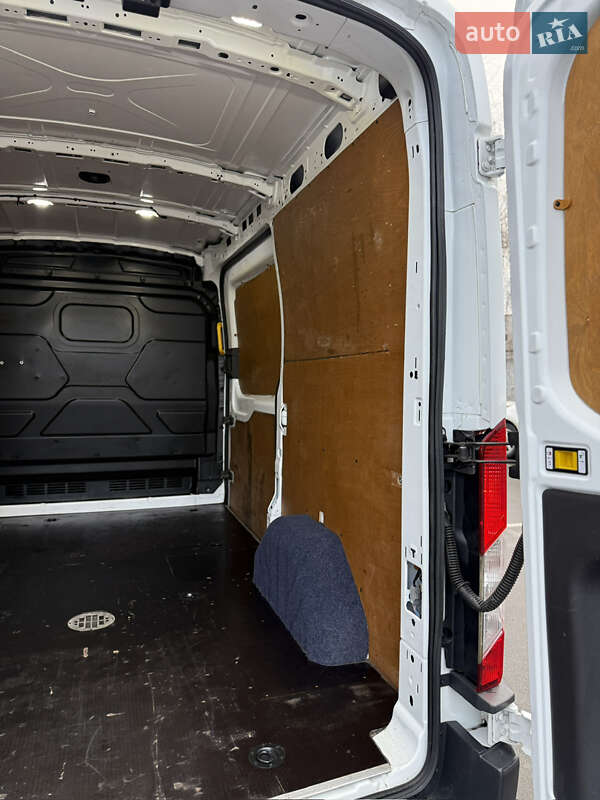 Вантажний фургон Ford Transit 2019 в Рівному