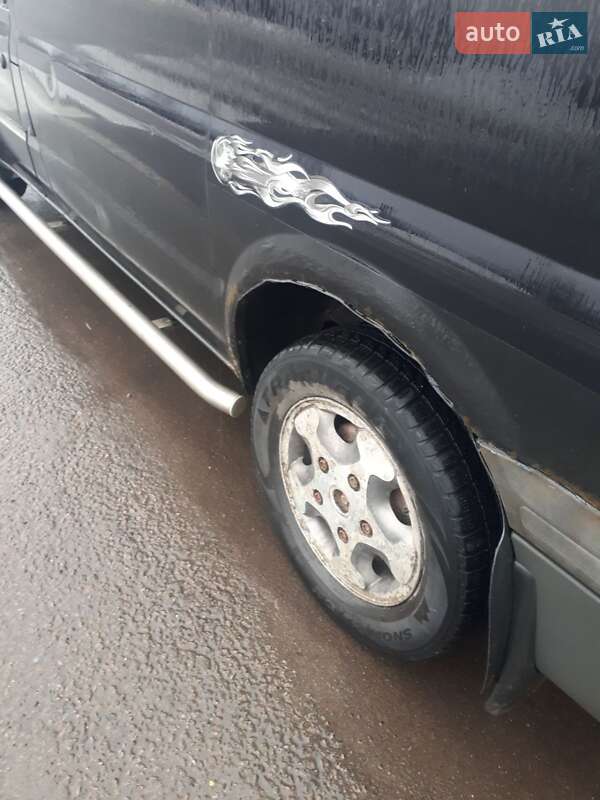 Грузопассажирский фургон Ford Transit 2003 в Хусте фото 2 Грузопассажирский фургон Ford Transit 2003 в Хусте