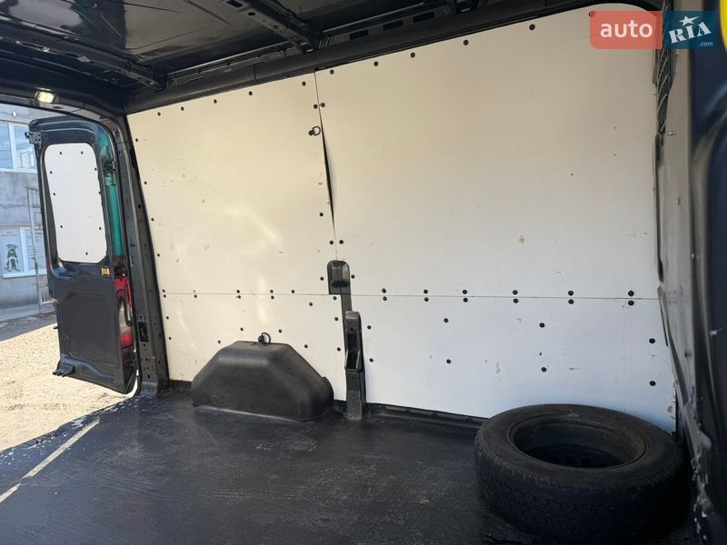 Вантажний фургон Ford Transit 2015 в Львові