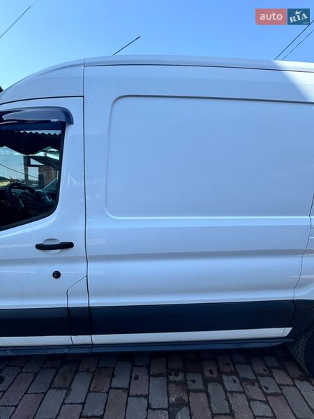 Вантажний фургон Ford Transit 2017 в Полтаві