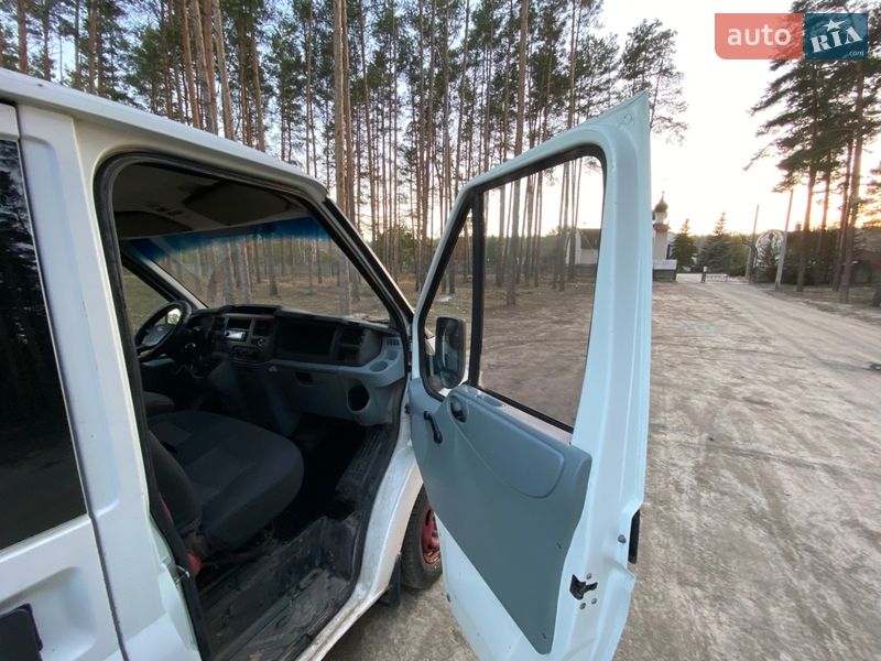 Грузопассажирский фургон Ford Transit 2006 в Ирпене