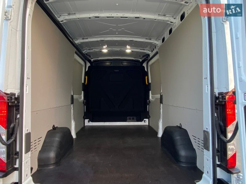 Вантажний фургон Ford Transit 2022 в Ірпені