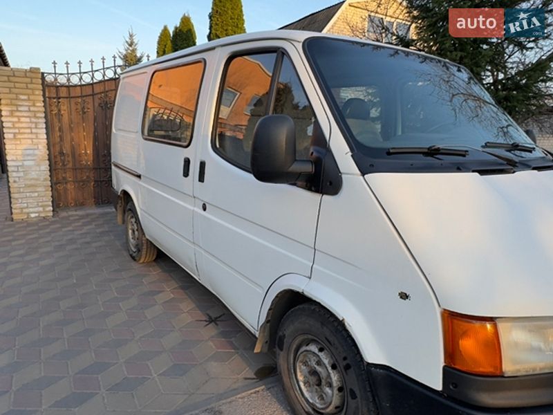 Грузовой фургон Ford Transit 1998 в Александрие
