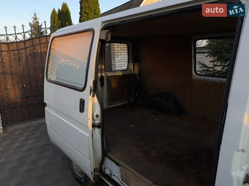 Грузовой фургон Ford Transit 1998 в Александрие