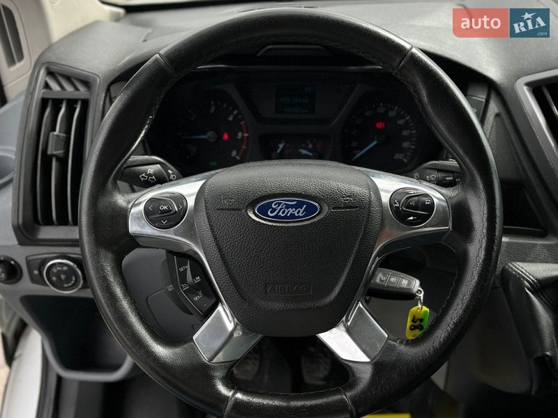 Вантажний фургон Ford Transit 2019 в Мукачевому