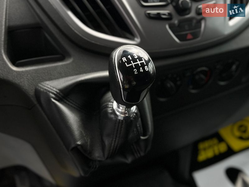 Вантажний фургон Ford Transit 2019 в Мукачевому