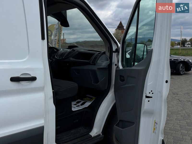 Вантажний фургон Ford Transit 2019 в Мукачевому