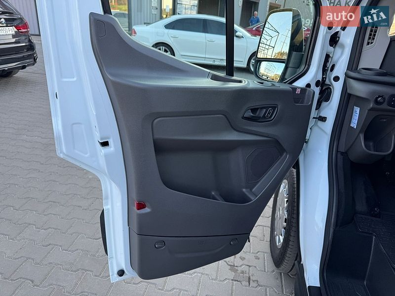 Грузовой фургон Ford Transit 2023 в Ирпене