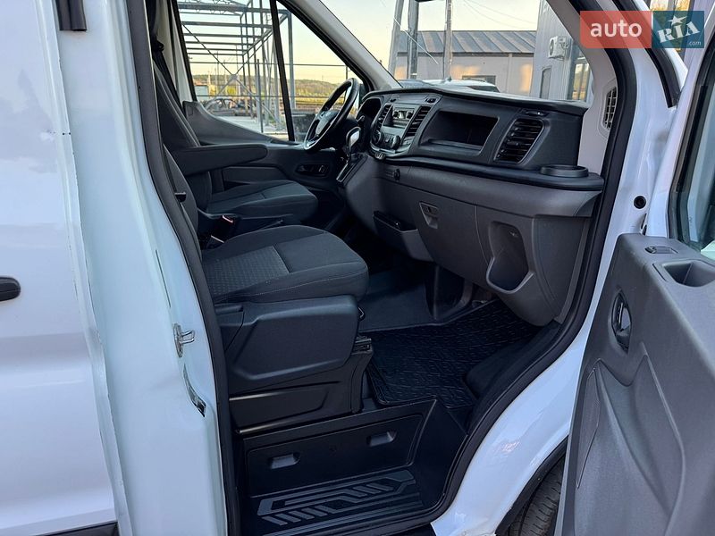 Грузовой фургон Ford Transit 2023 в Ирпене