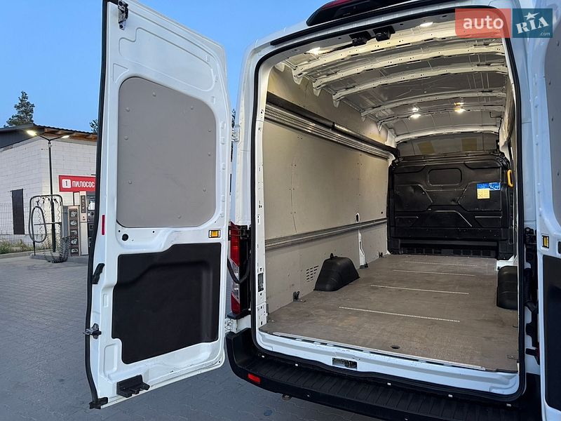 Вантажний фургон Ford Transit 2021 в Бучі