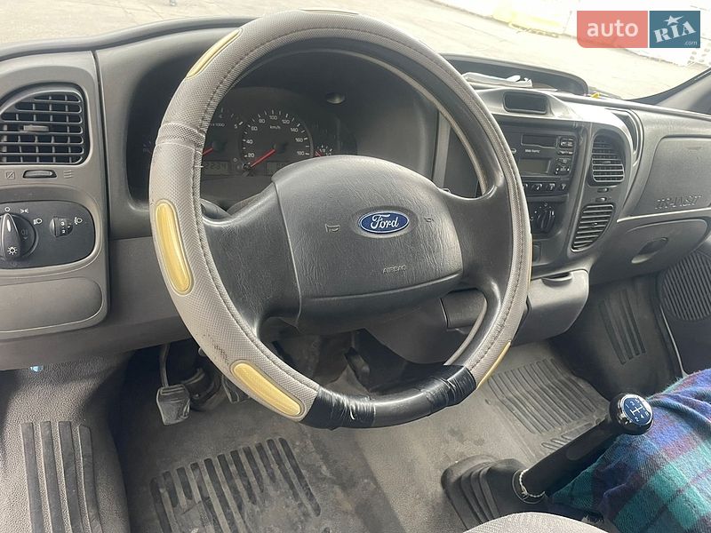 Грузопассажирский фургон Ford Transit 2003 в Львове