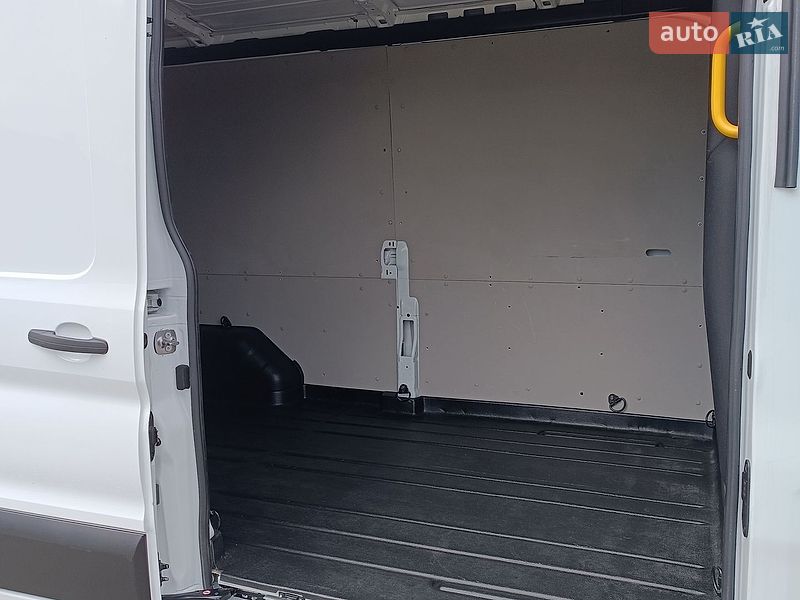 Вантажний фургон Ford Transit 2022 в Дубні