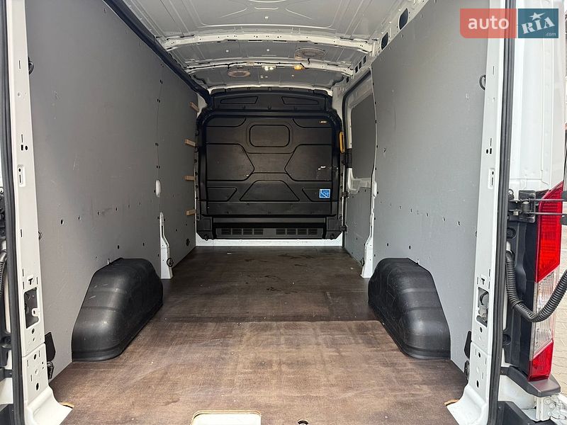 Вантажний фургон Ford Transit 2018 в Дубні