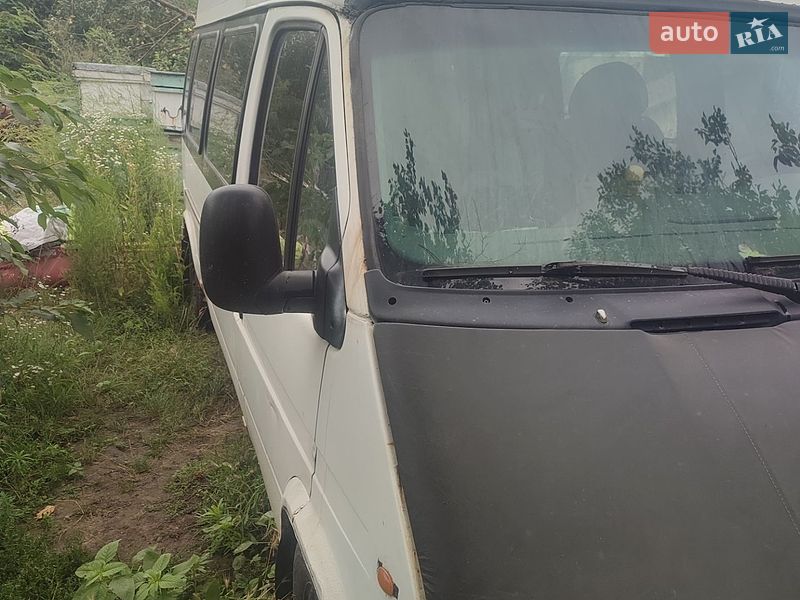 Минивэн Ford Transit 1995 в Знаменке
