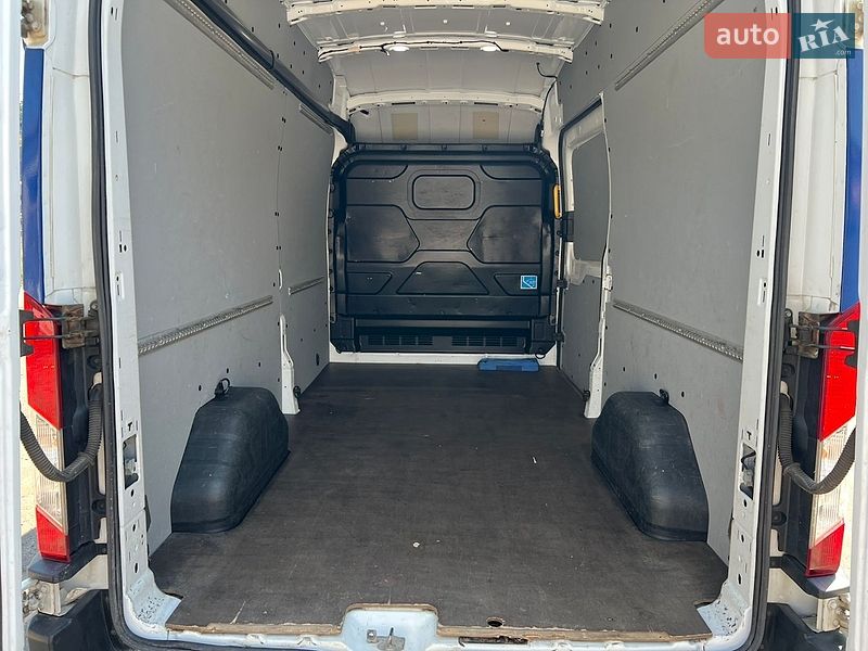 Вантажний фургон Ford Transit 2020 в Радивиліві
